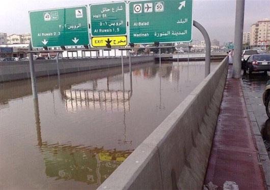 جده زیر آب رفت + تصاویر