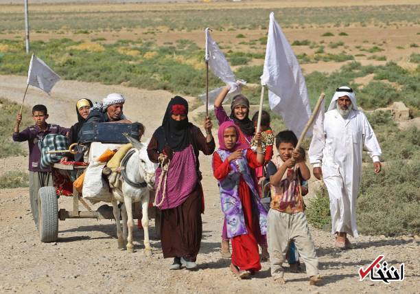 تصاویر : فرار یک خانواده از دست داعش با پرچم سفید