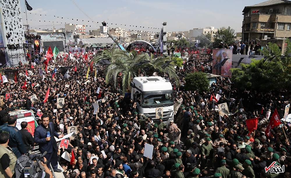 تصاویر : مراسم تشییع پیکر شهید محسن حججی در میدان امام حسین(ع)